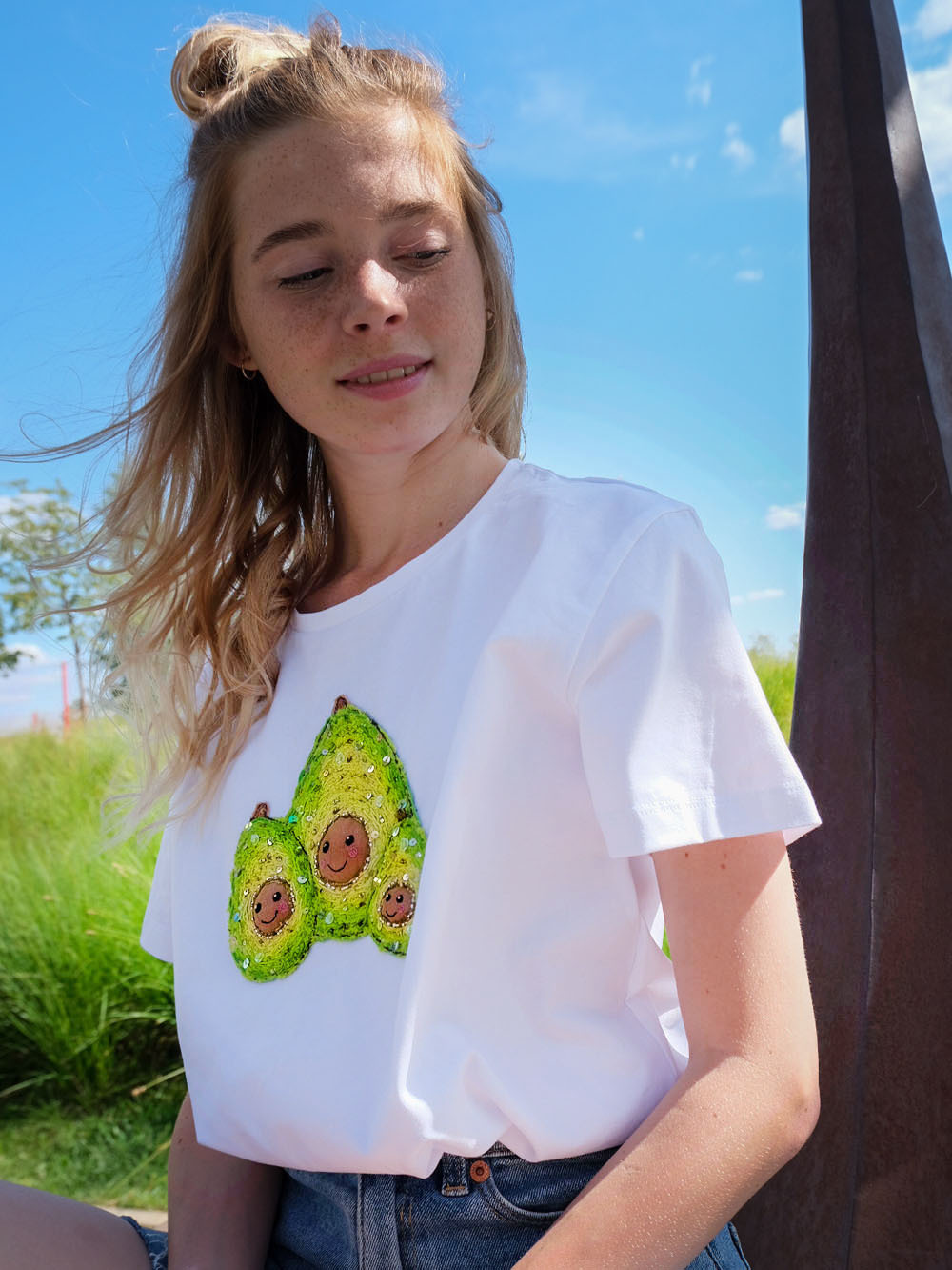 Футболка с авокадо белая