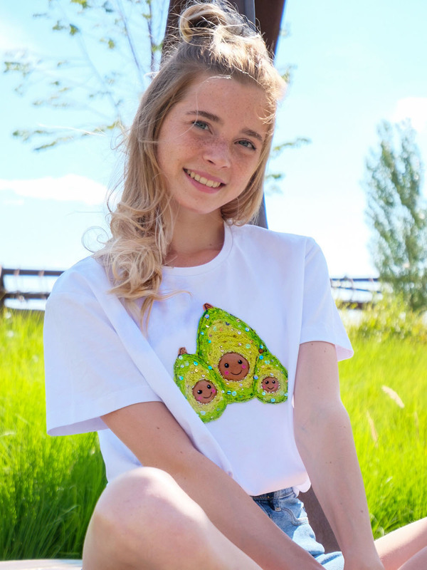 Футболка с авокадо белая