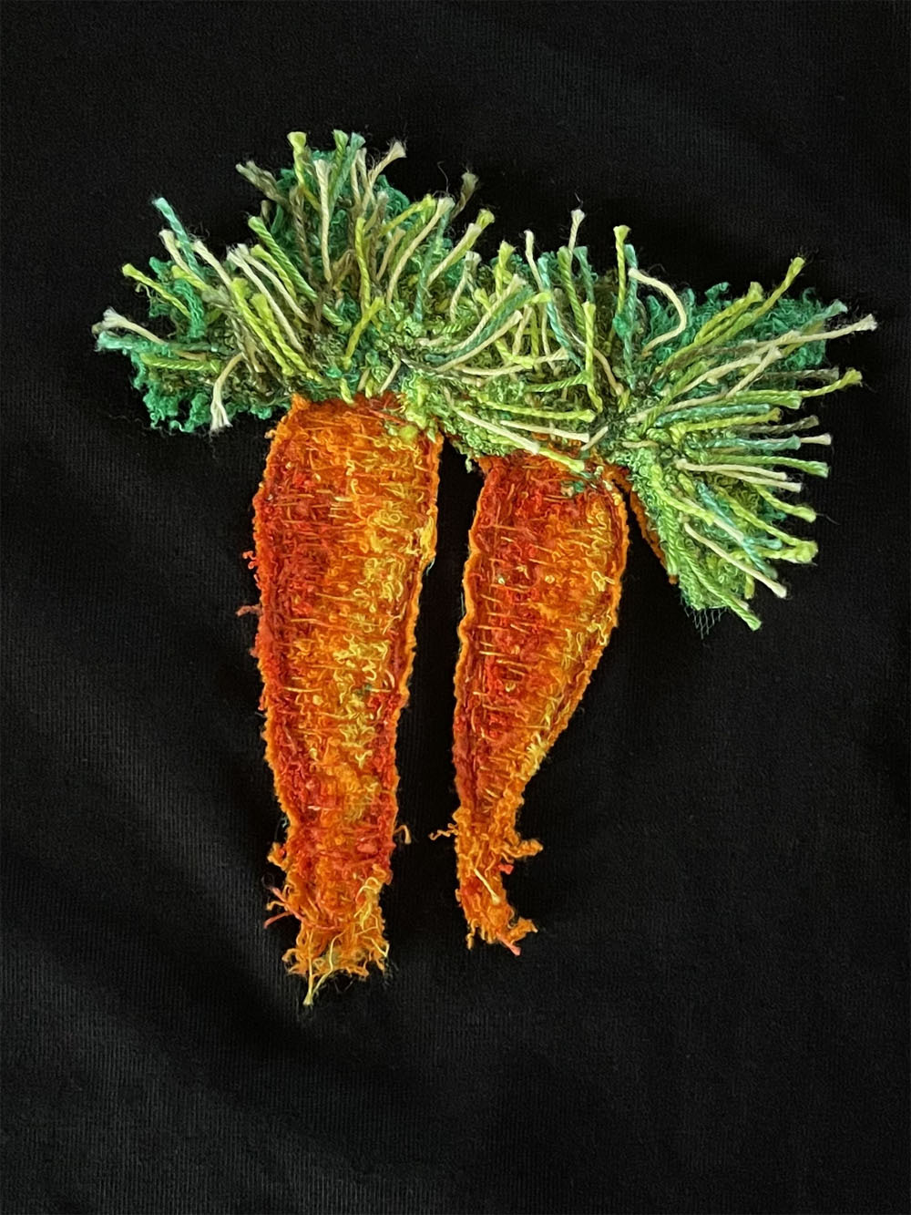 Футболка морковки на черном