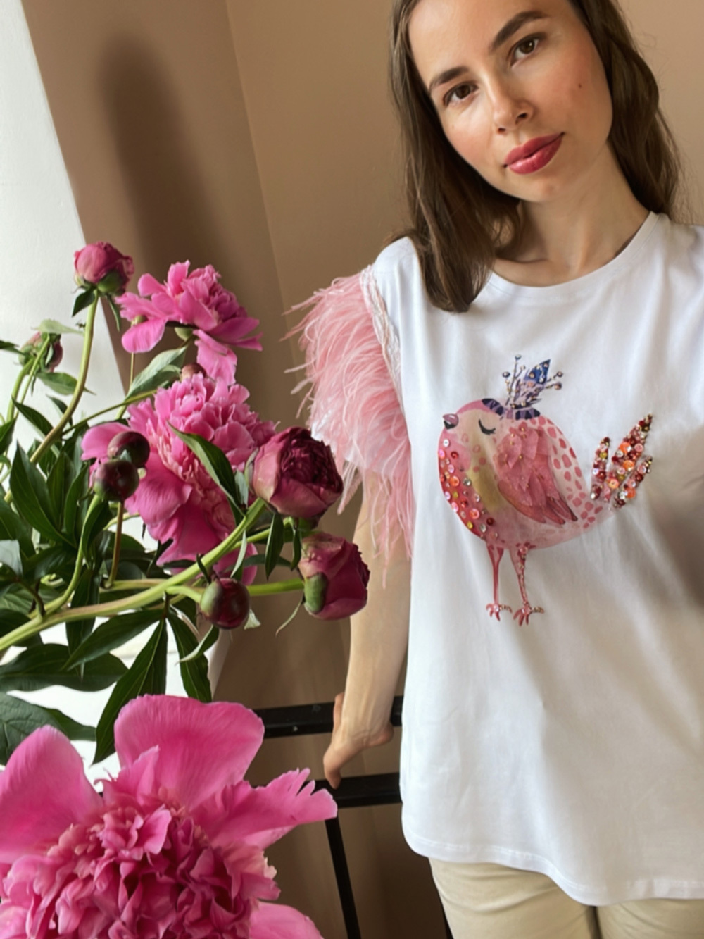 Футболка кокетка с перьями