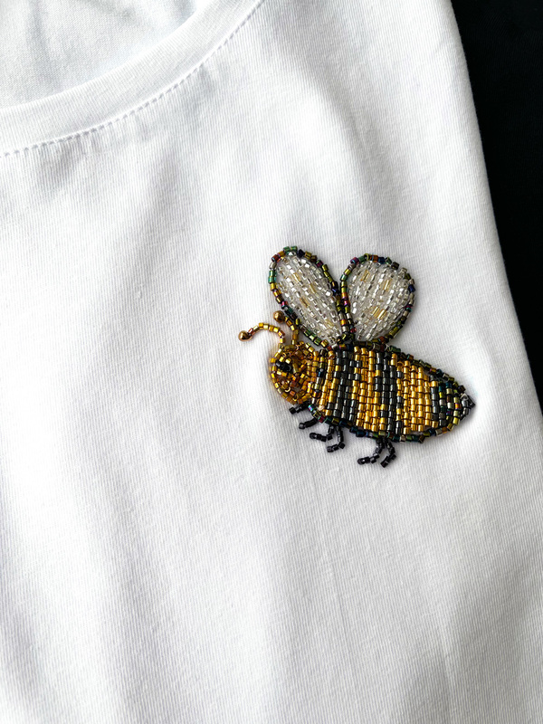 Футболка пчелка белая