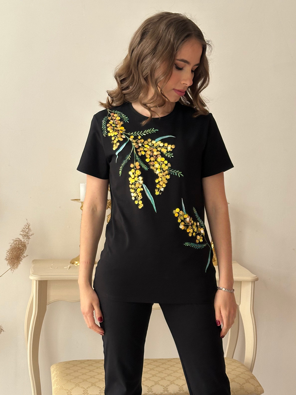 Футболка мимоза на черном