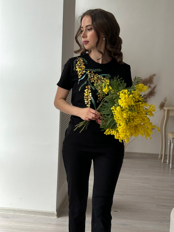 Футболка мимоза на черном