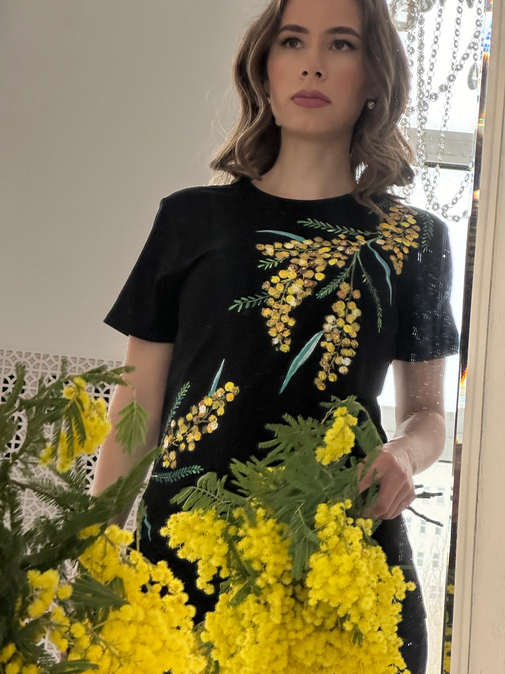 Футболка мимоза на черном