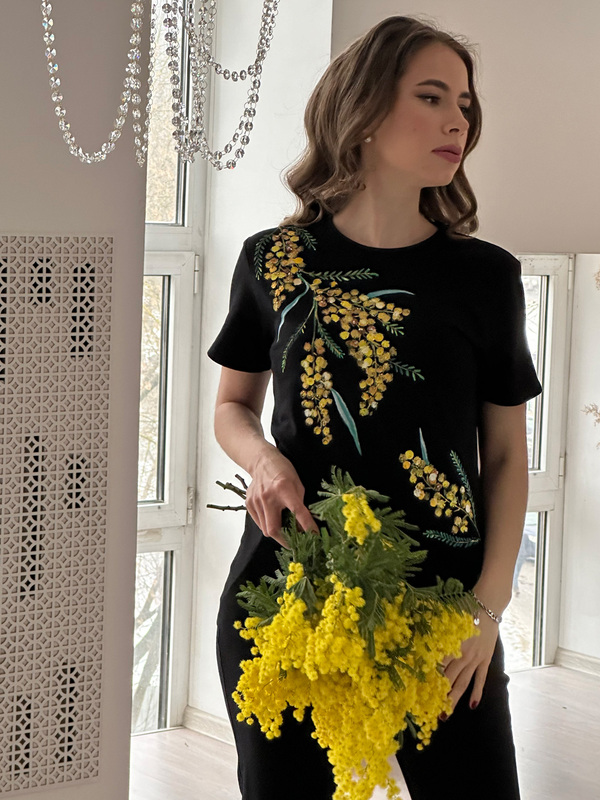 Футболка мимоза на черном