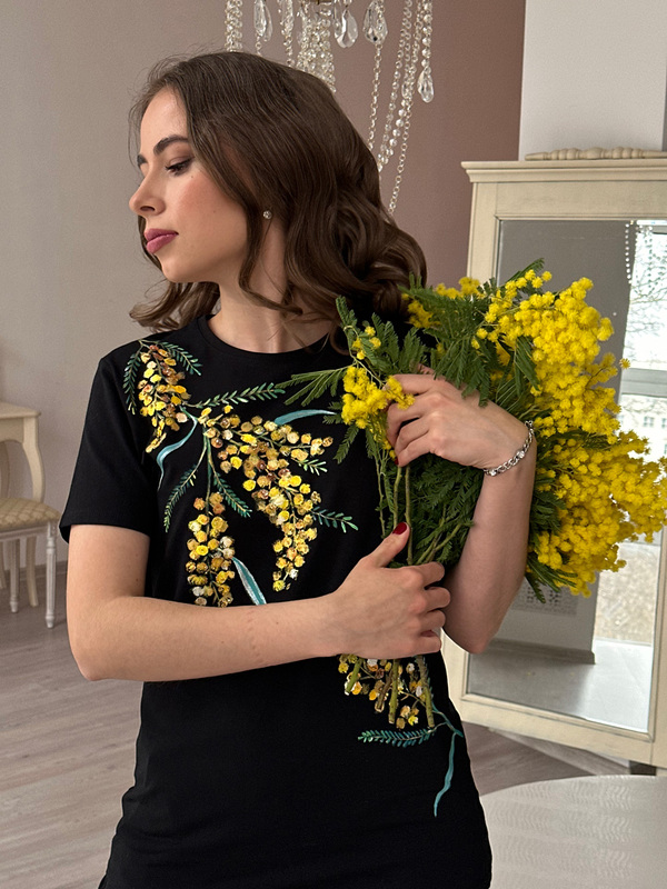 Футболка мимоза на черном