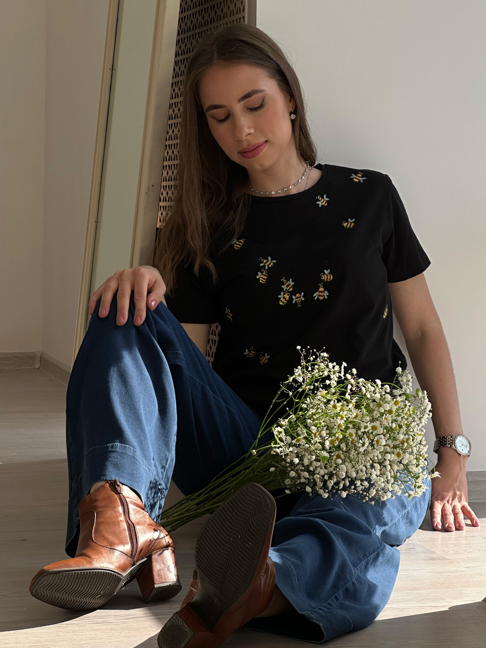 Футболка с пчелками черная