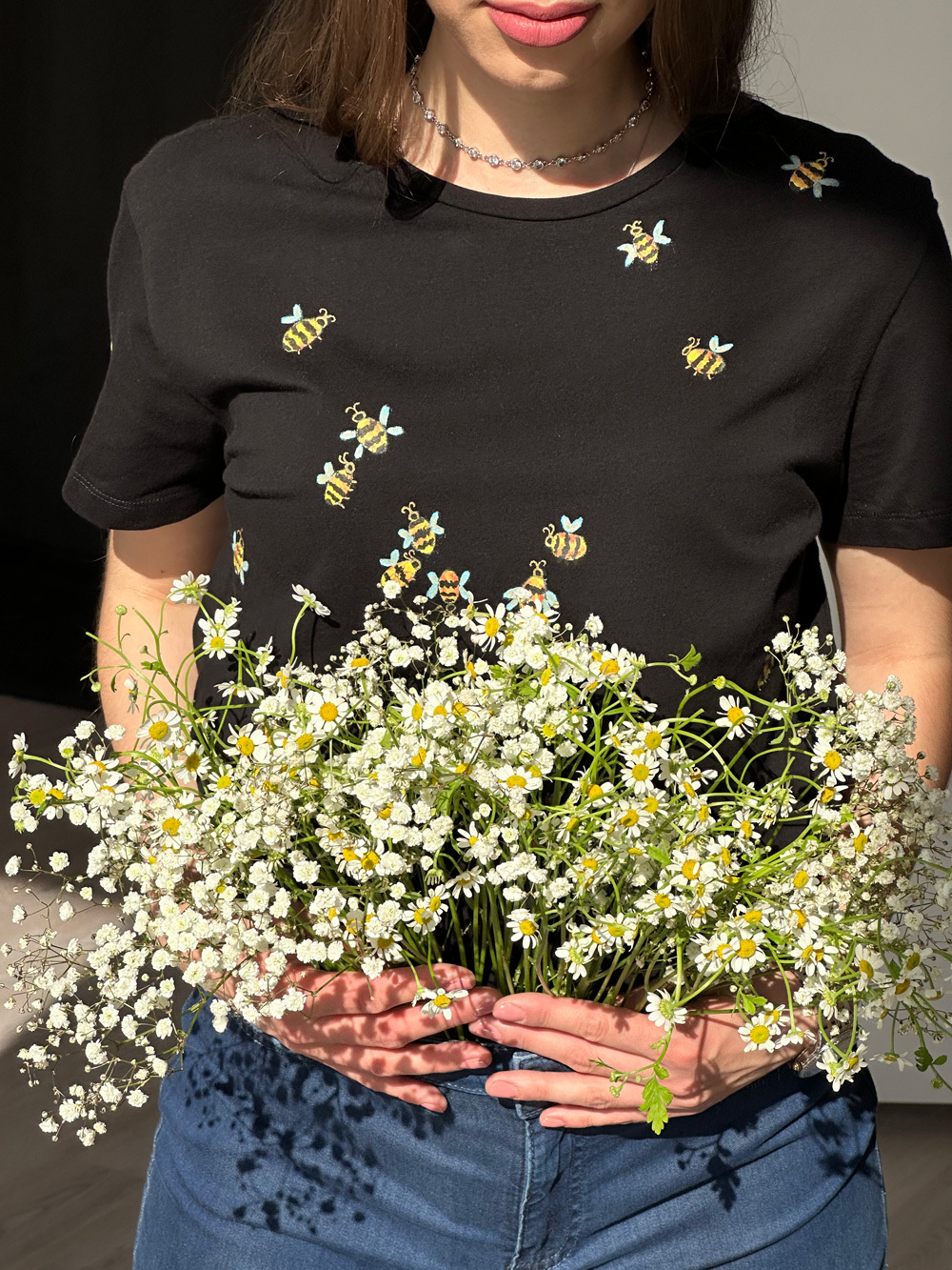 Футболка с пчелками черная