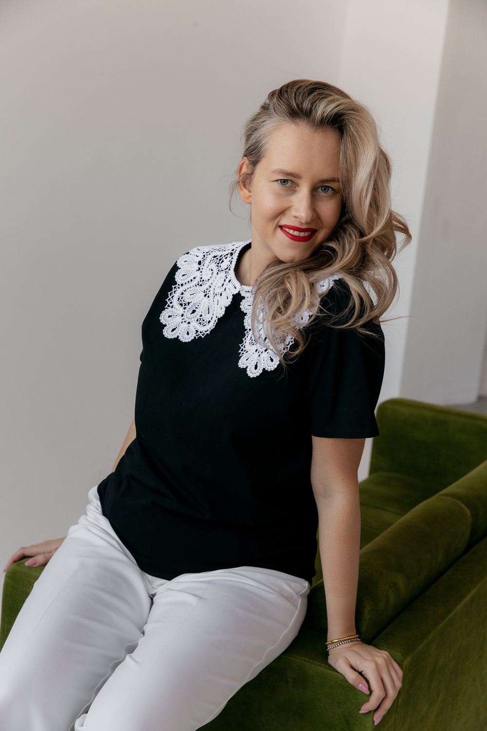 Футболка с кружевным воротничком