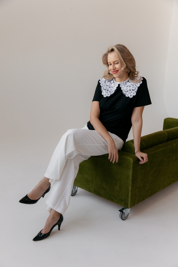 Футболка с кружевным воротничком