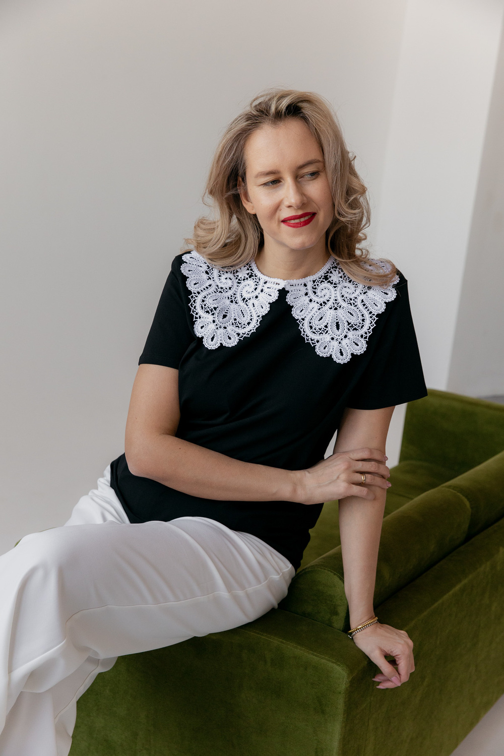 Футболка с кружевным воротничком