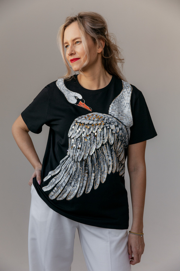 Футболка-лебедь