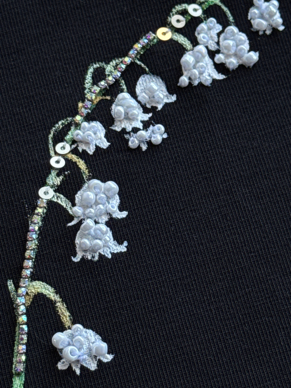 Футболка с ландышем