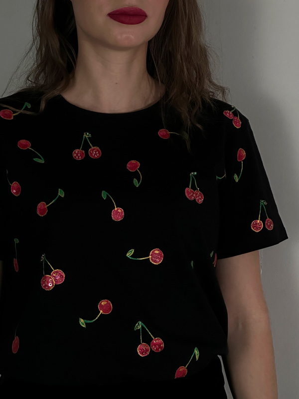 Футболка вишни