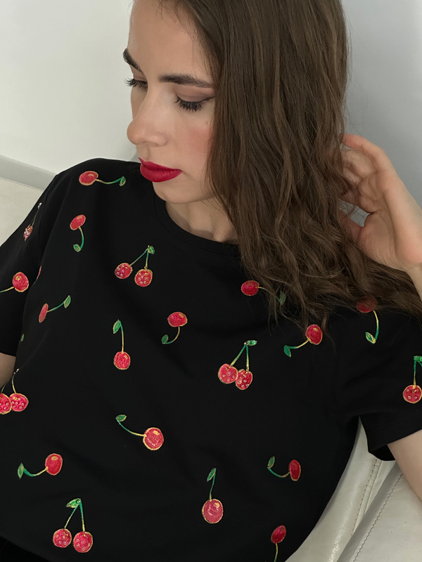 Футболка вишни