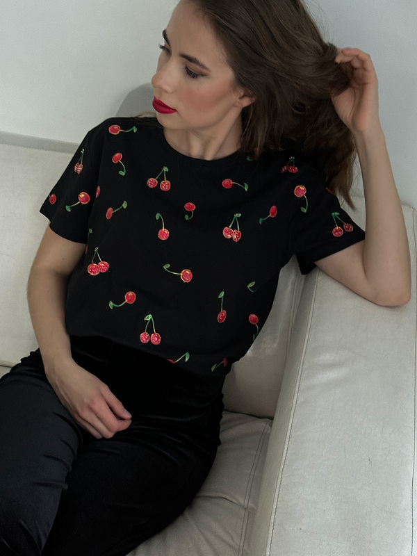 Футболка вишни