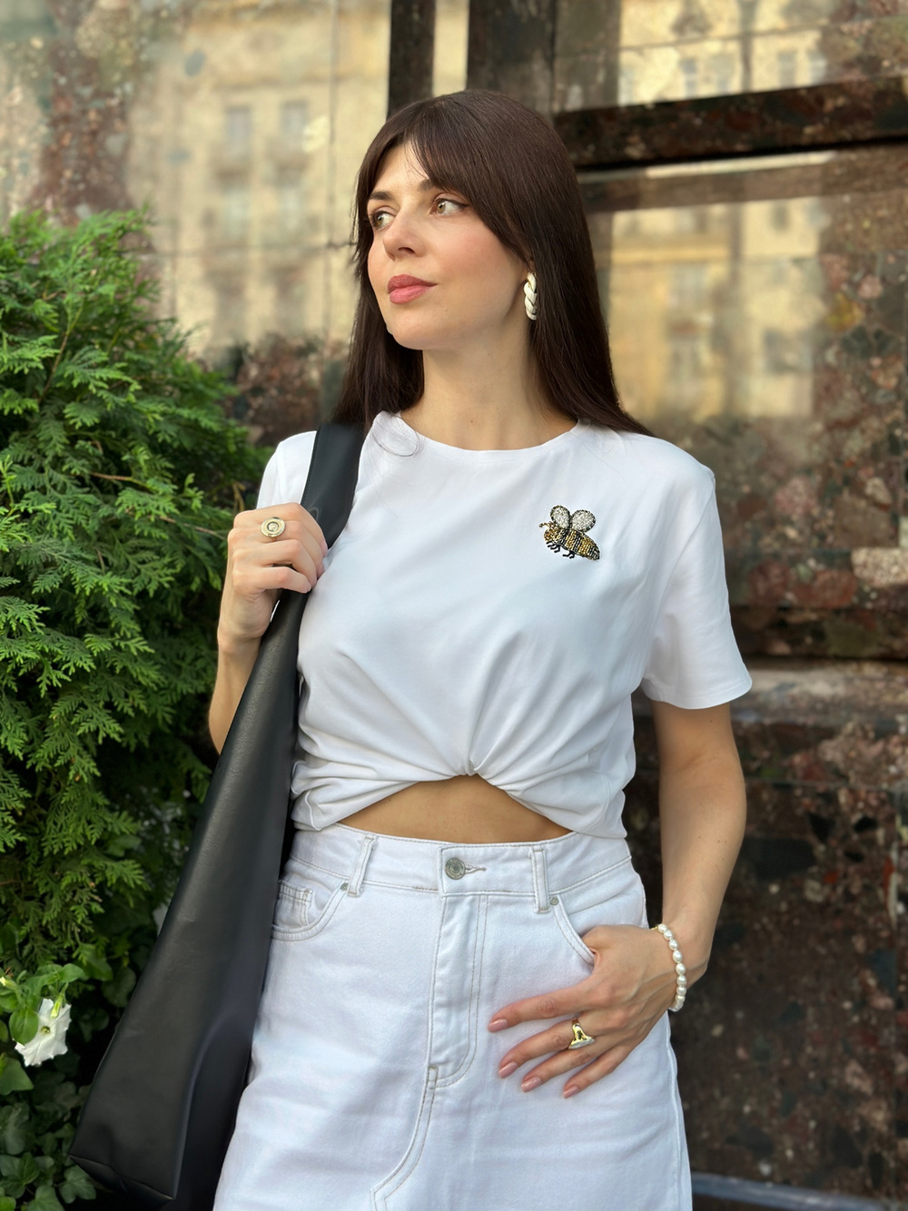 Футболка пчелка белая