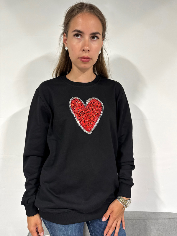 Свитшот черный с сердцем