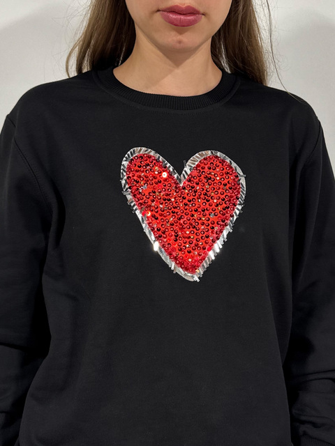 Свитшот черный с сердцем