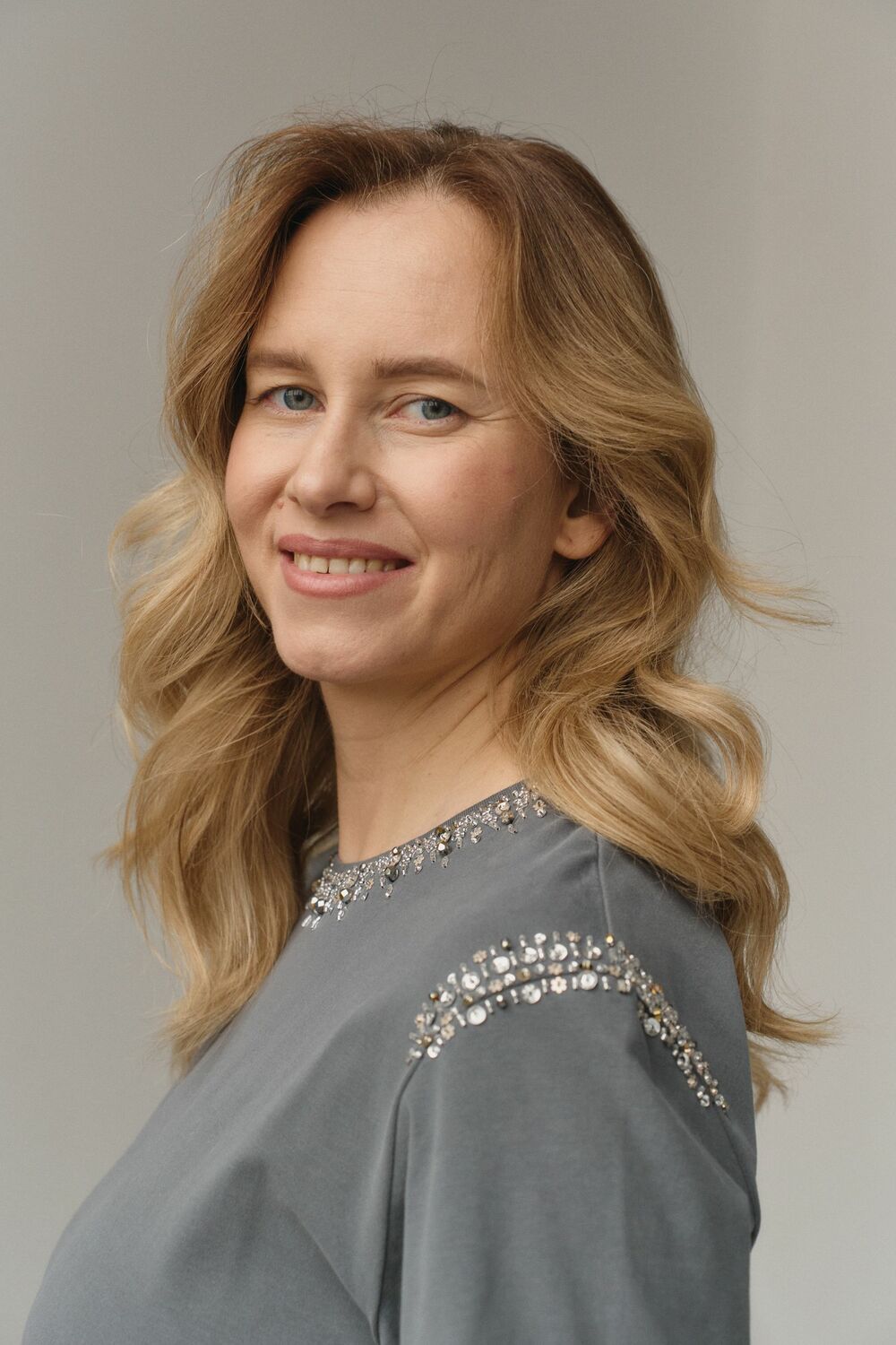 Футболка в стиле CHANEL графитовая