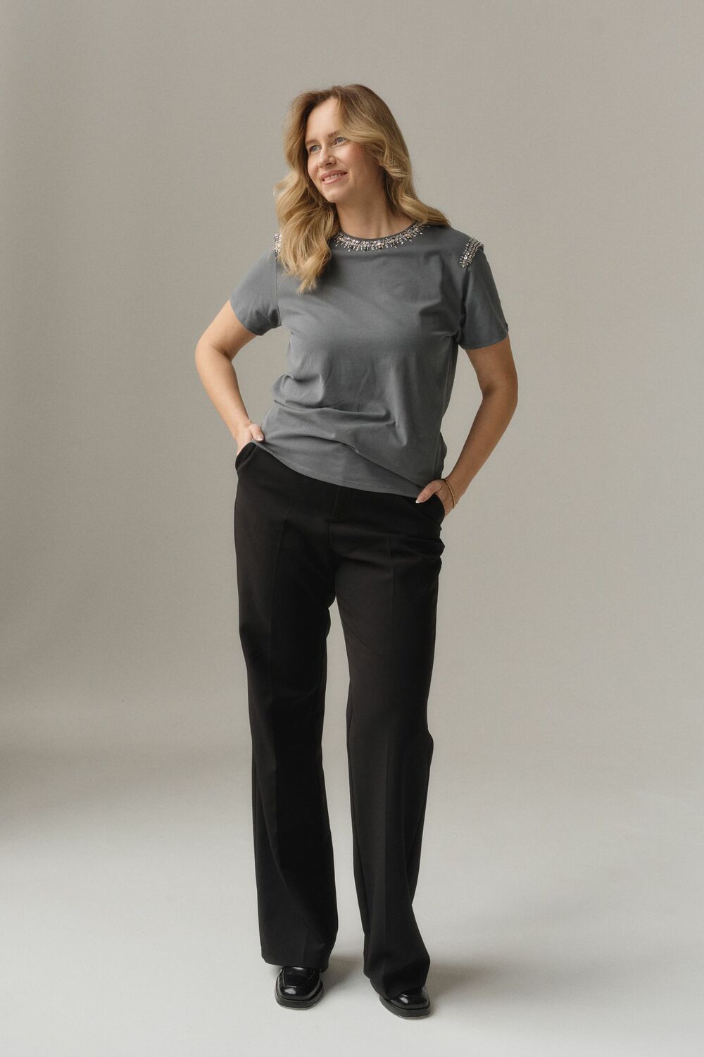 Футболка в стиле CHANEL графитовая