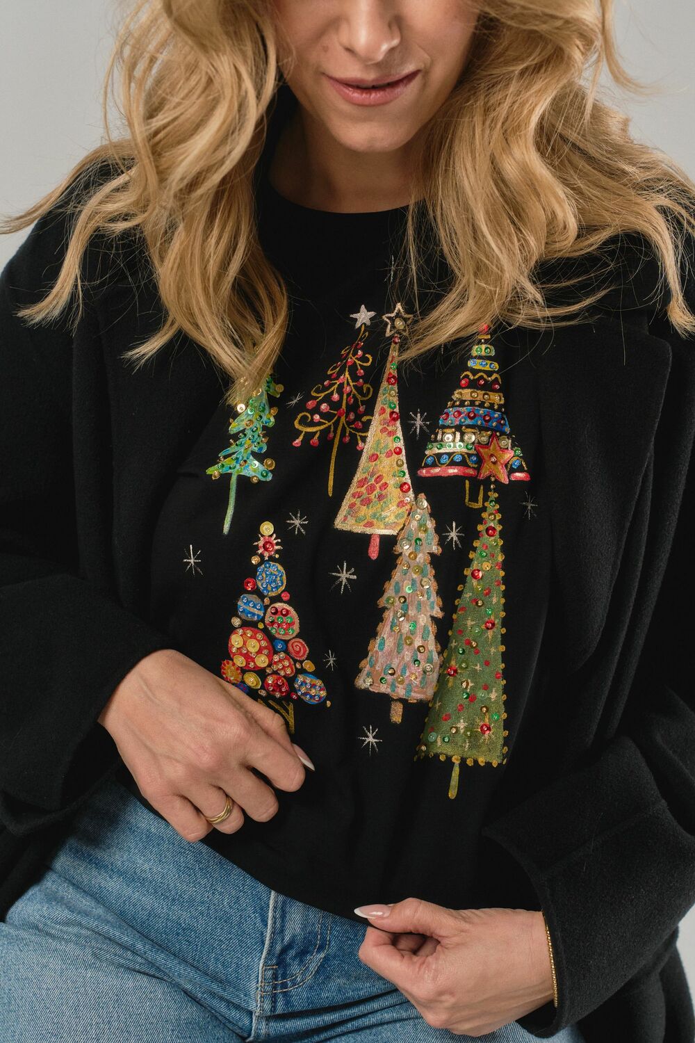 Футболка новогодними ёлки черная