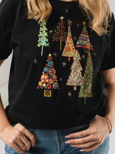 Футболка с новогодними ёлками черная
