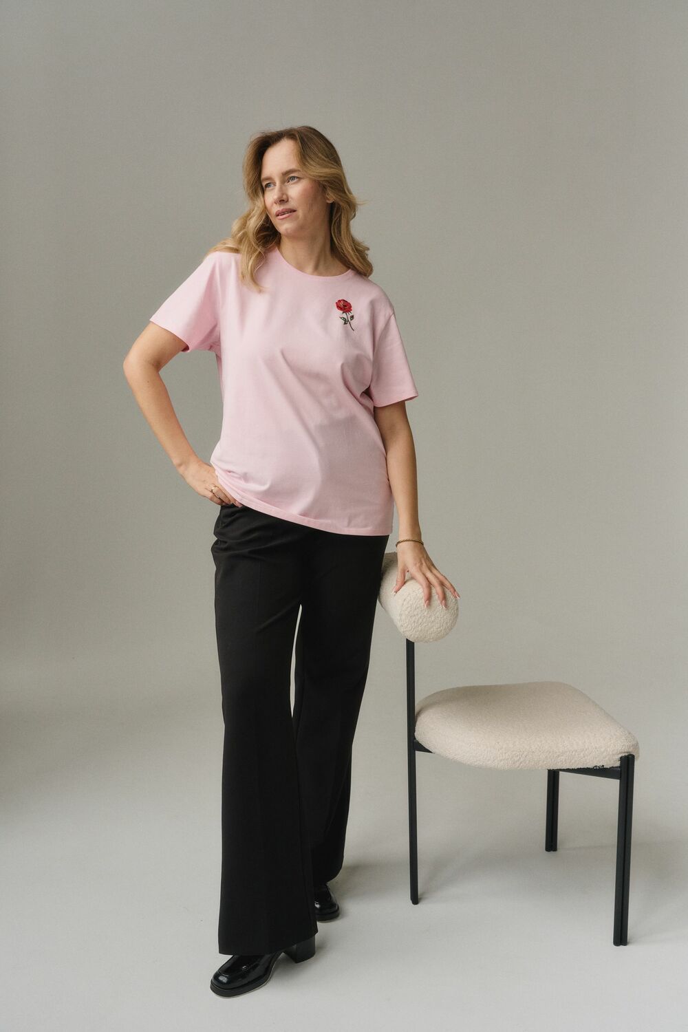 Роза на розовом