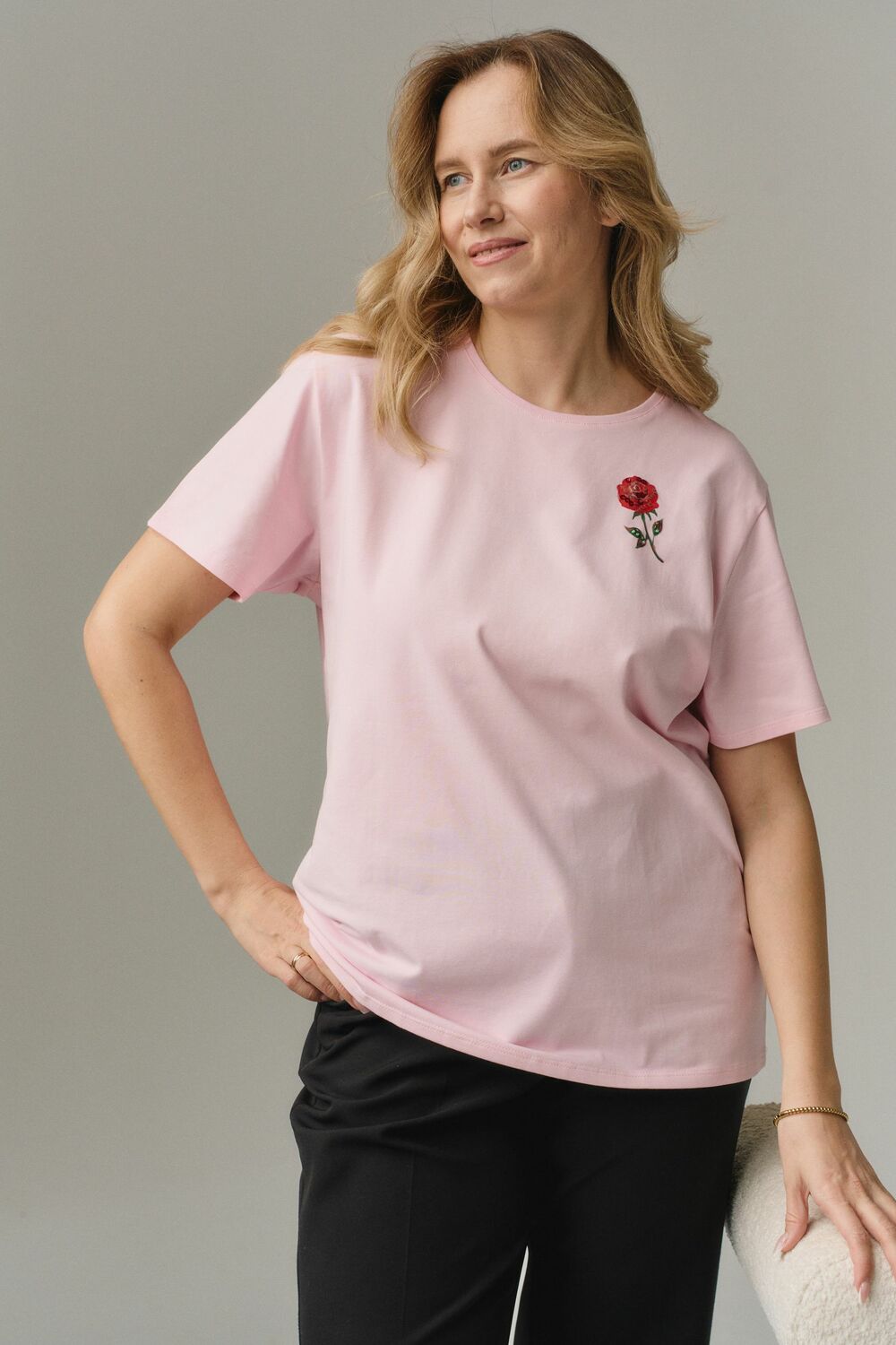 Роза на розовом