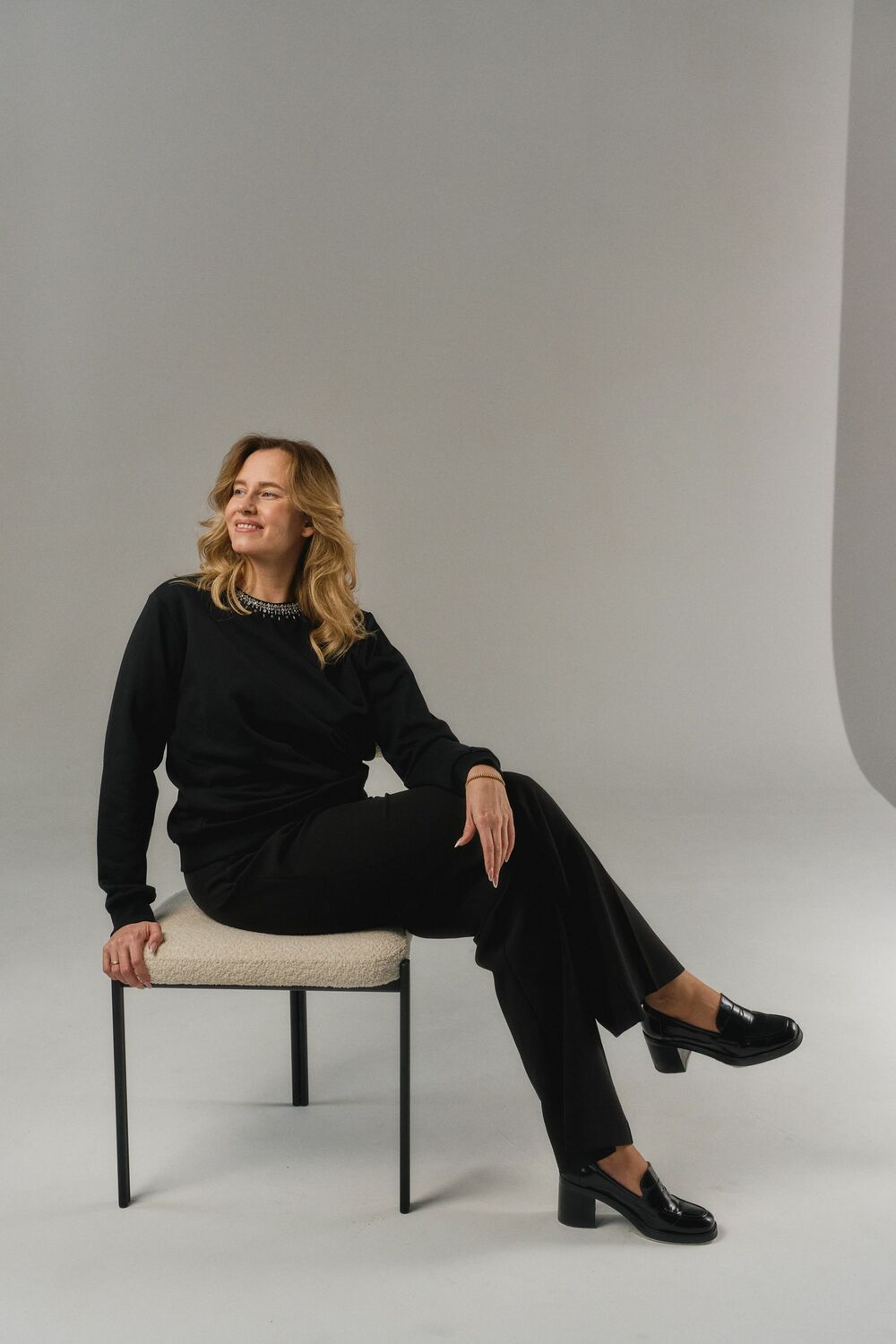 Свитшот в стиле Chanel черный