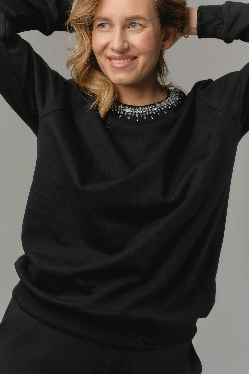 Свитшот в стиле Chanel черный