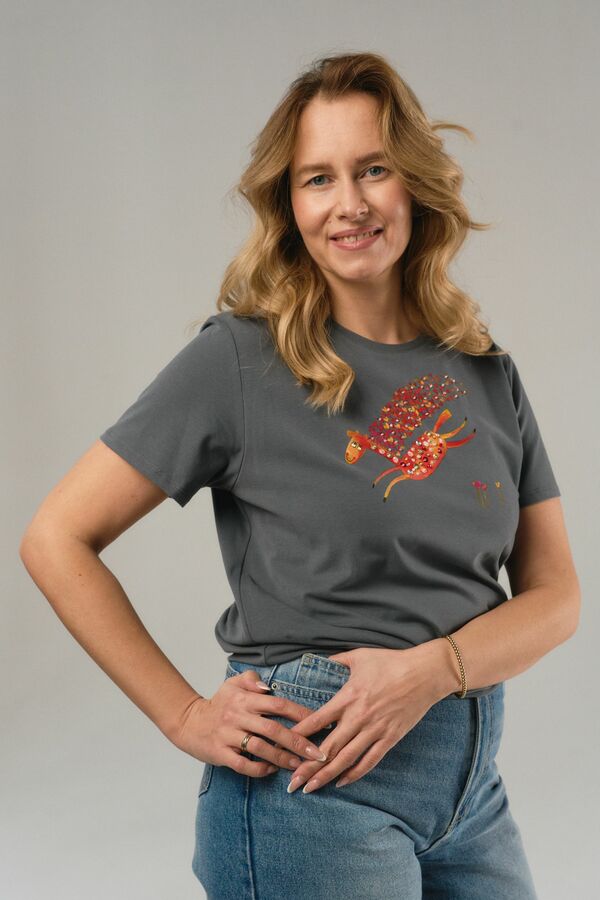 Футболка влюбленная лошадка в оттенке графит