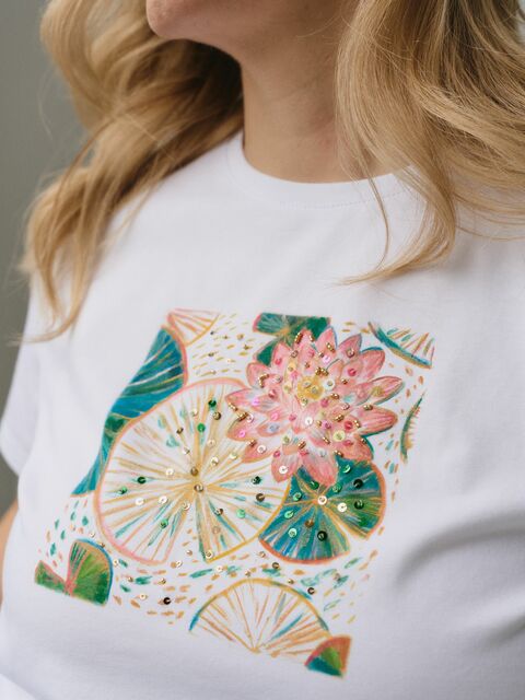 Футболка с кувшинками