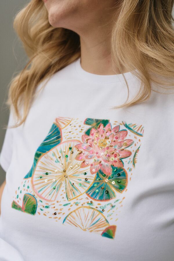 Футболка с кувшинками