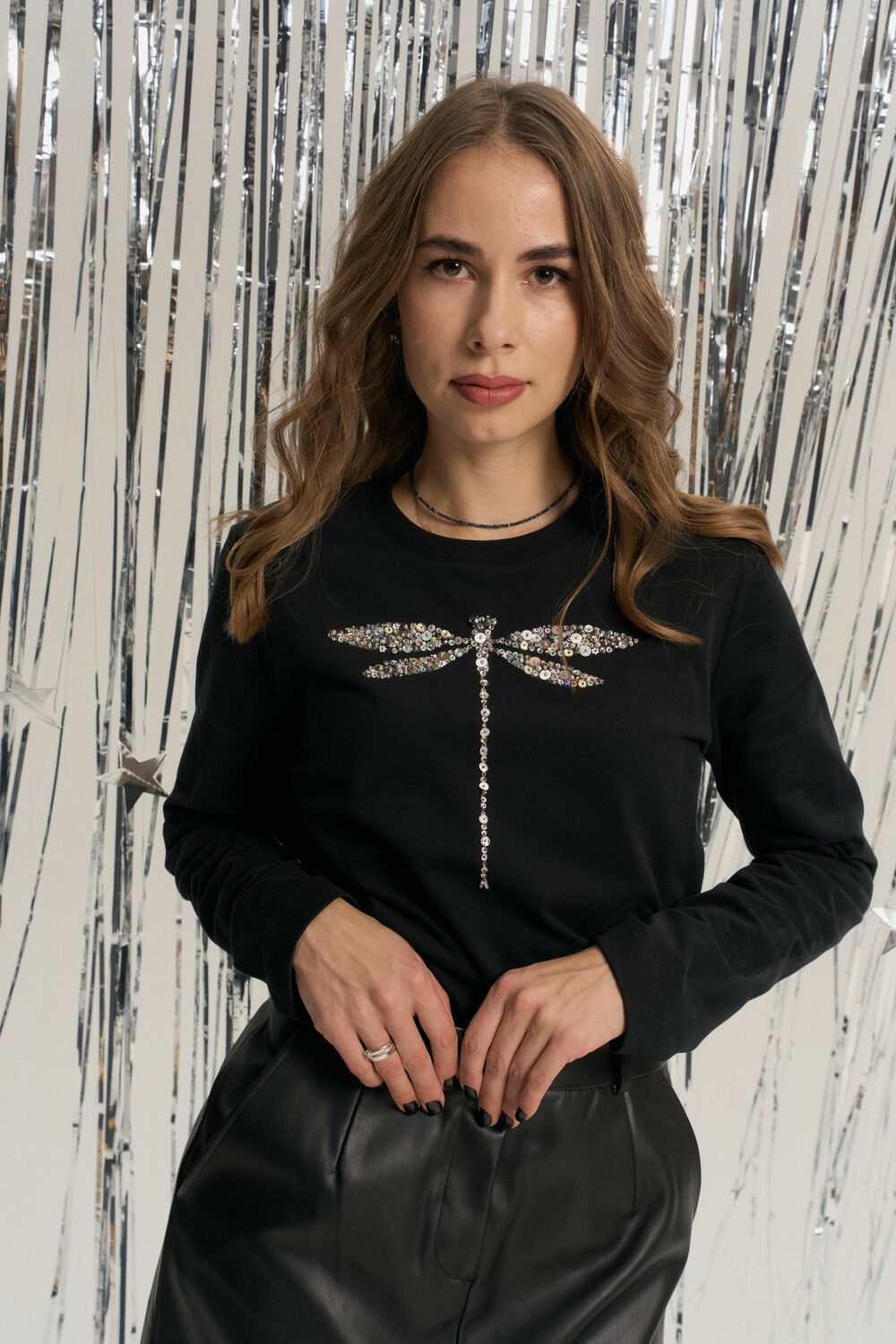 Лонгслив черный со стрекозой