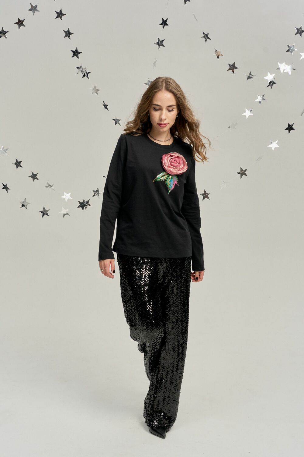 Лонгслив черный с пионом