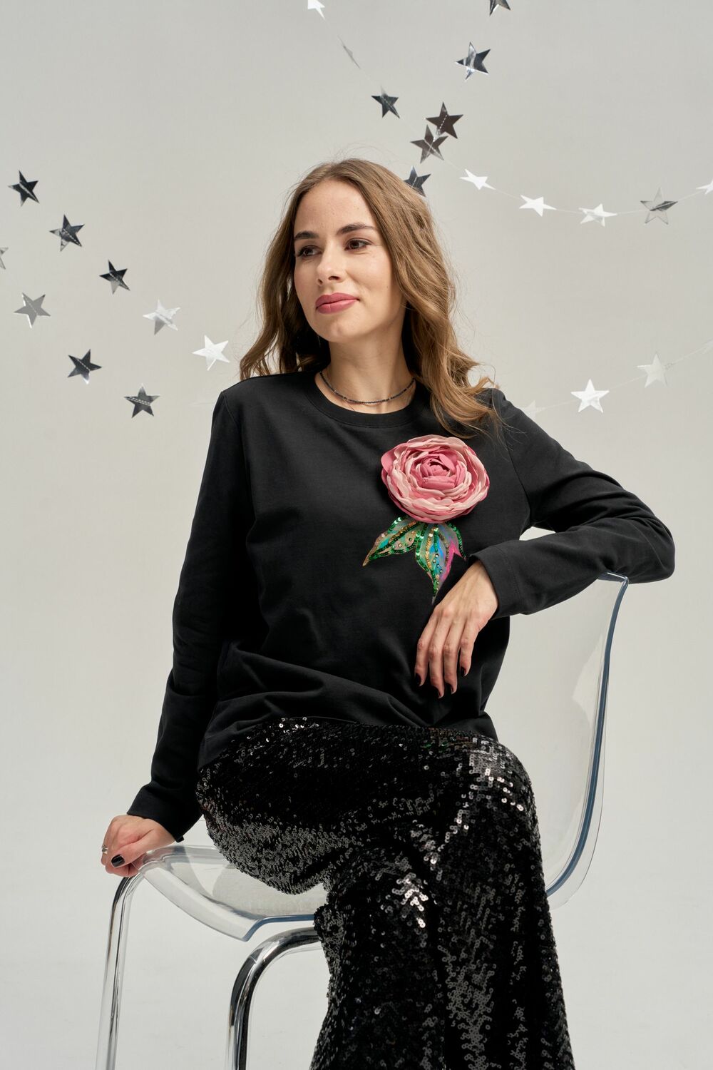 Лонгслив черный с пионом