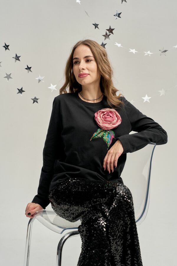 Лонгслив черный с пионом