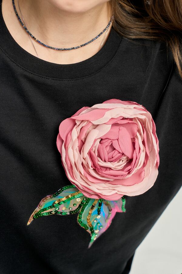 Лонгслив черный с пионом