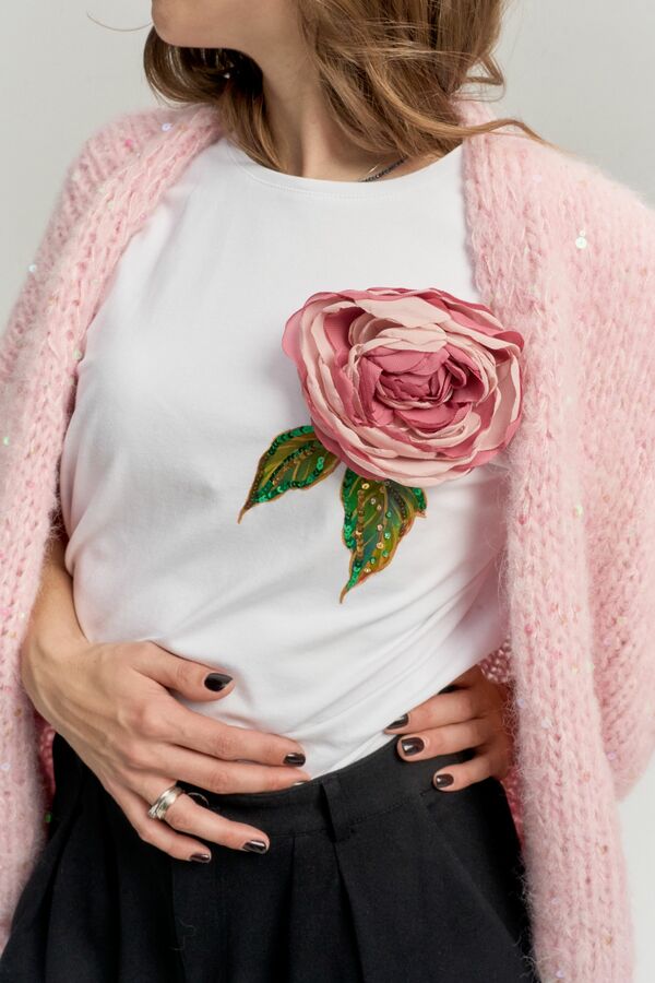 Лонгслив белый с пионом