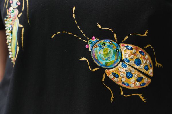 Футболка жуки яркие