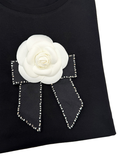 Футболка с камелией в стиле Chanel черная