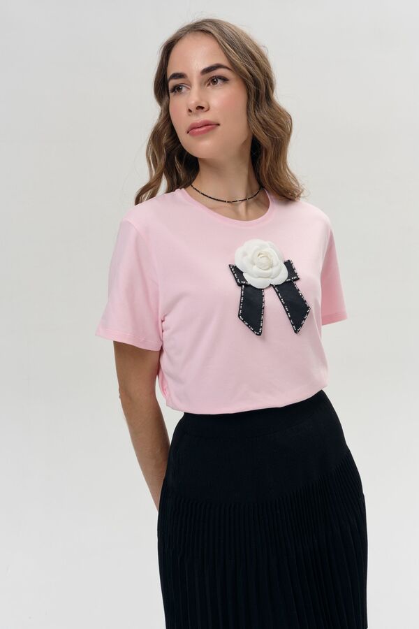 Футболка с камелией в стиле Chanel