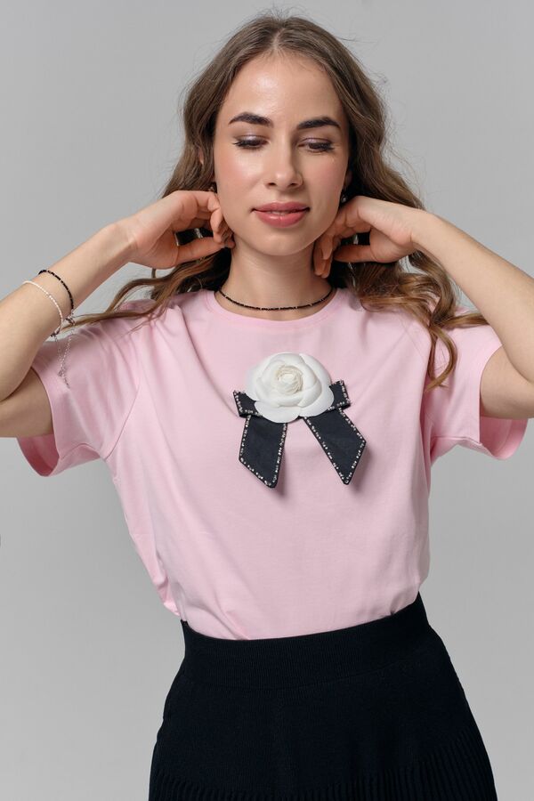 Футболка с камелией в стиле Chanel