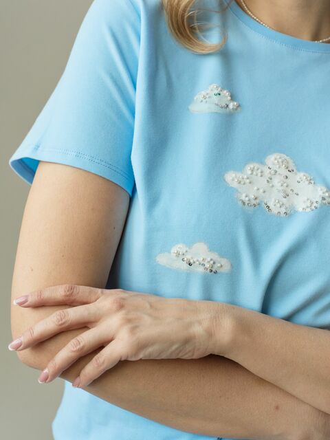 Футболка с облаками