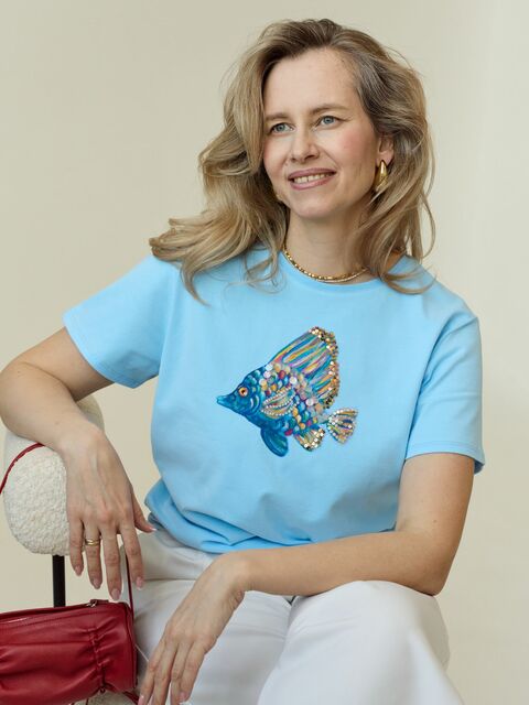 Футболка с рыбкой небесная