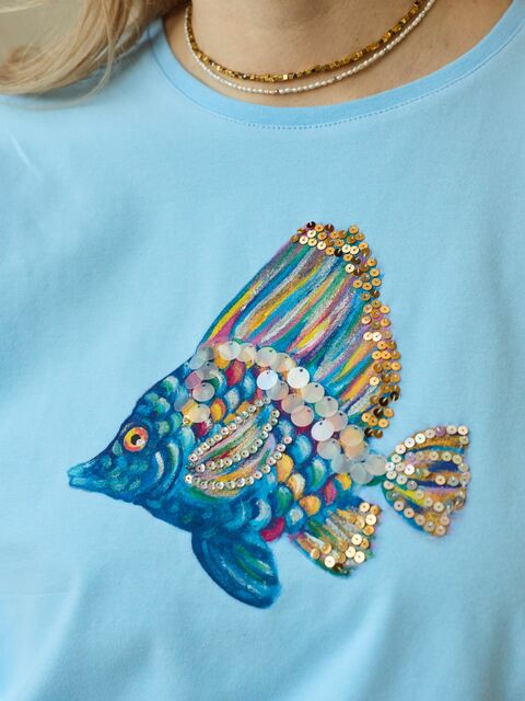 Футболка с рыбкой небесная
