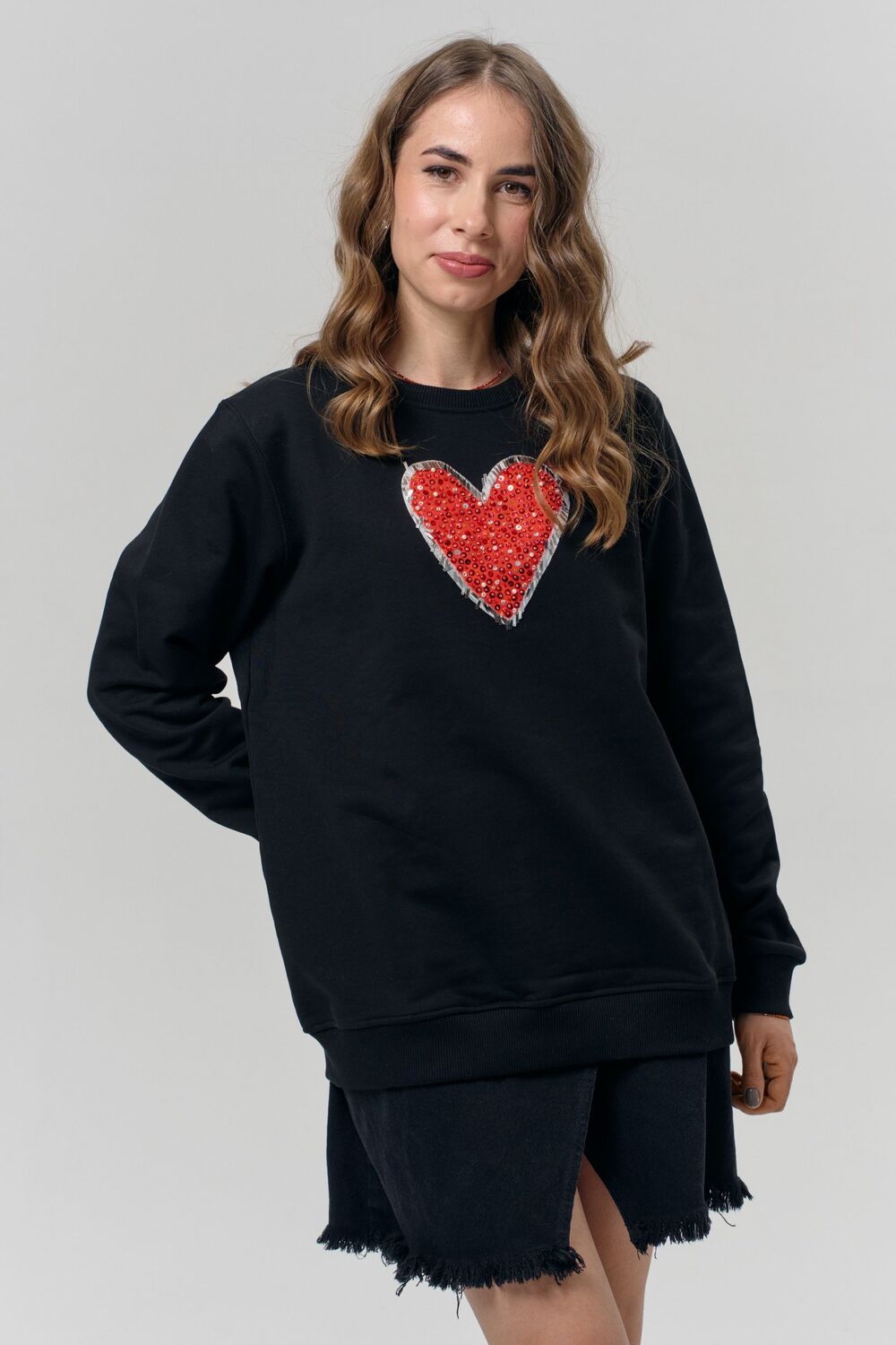 Свитшот черный с сердцем