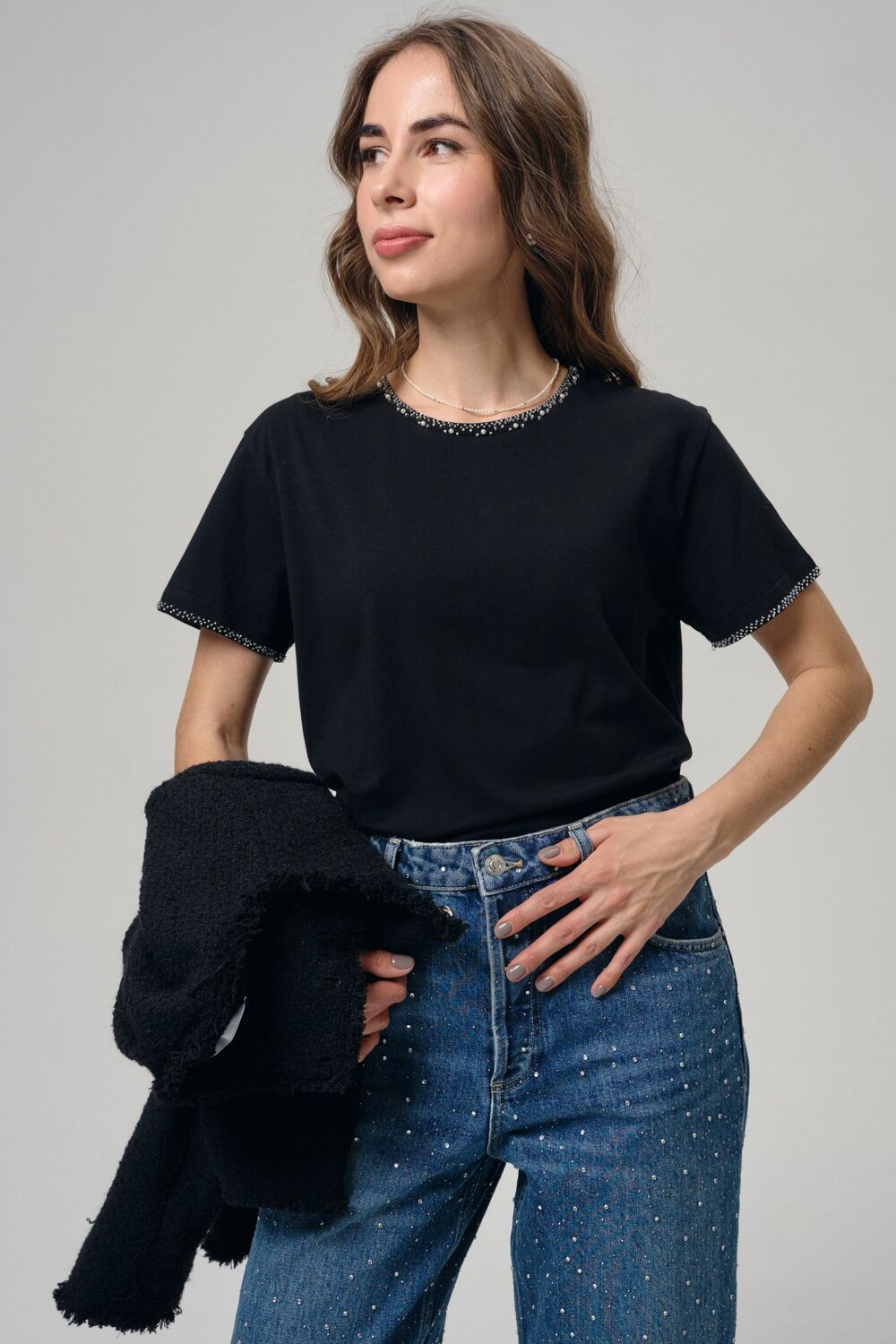 Футболка с бисером черная