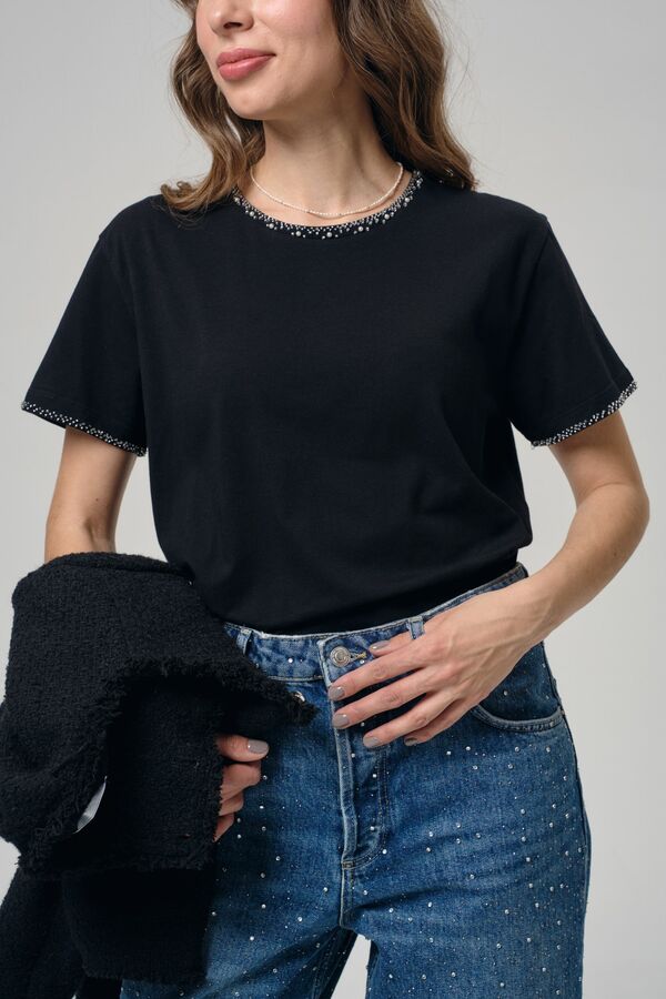 Футболка с бисером черная